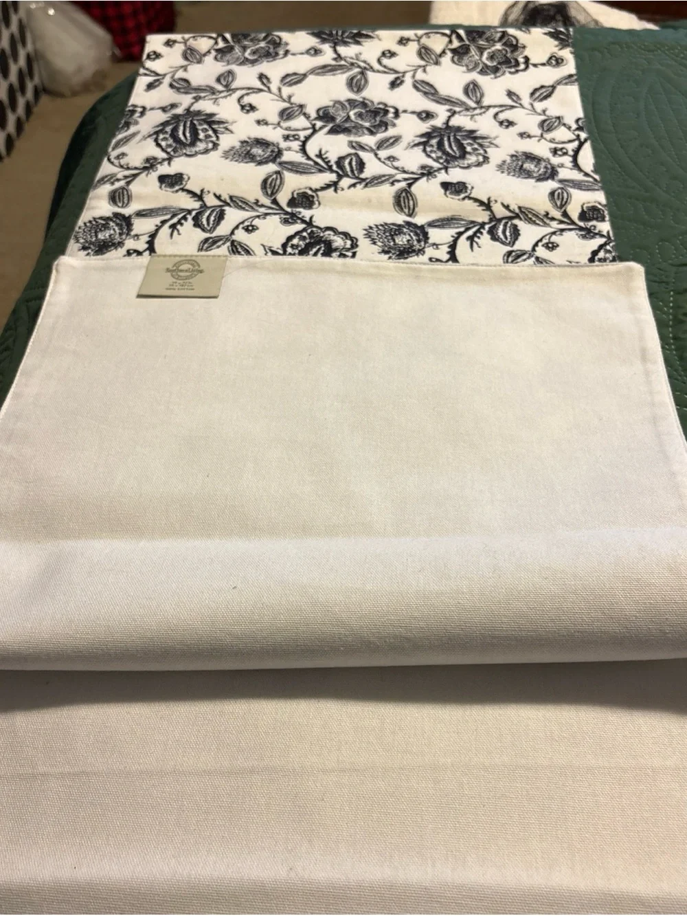 Southern Living Elegant White/Black Toile Table Runner